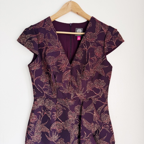 Vince Camuto Metallic Jacquard Sheath Dress In Aubergine Size 4 Nwot - Picture 5 of 6